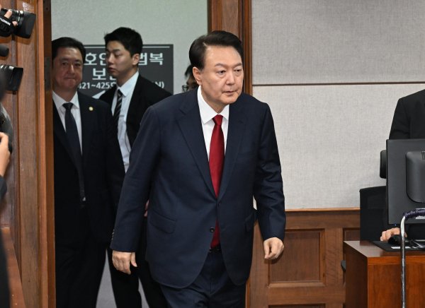 宝利配资 选举临近韩国前总统们发声　为候选人“站台”都说些什么